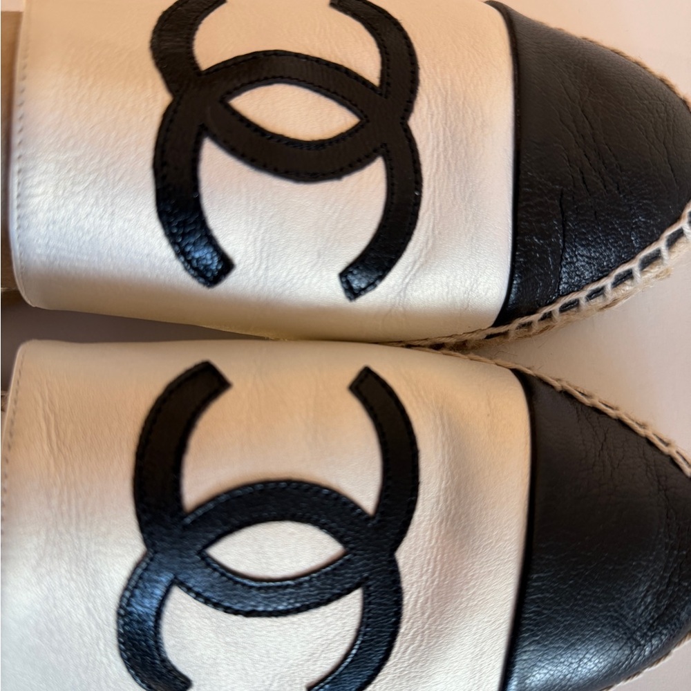 CHANEL Authentic Black and Cream Espadrille Mules